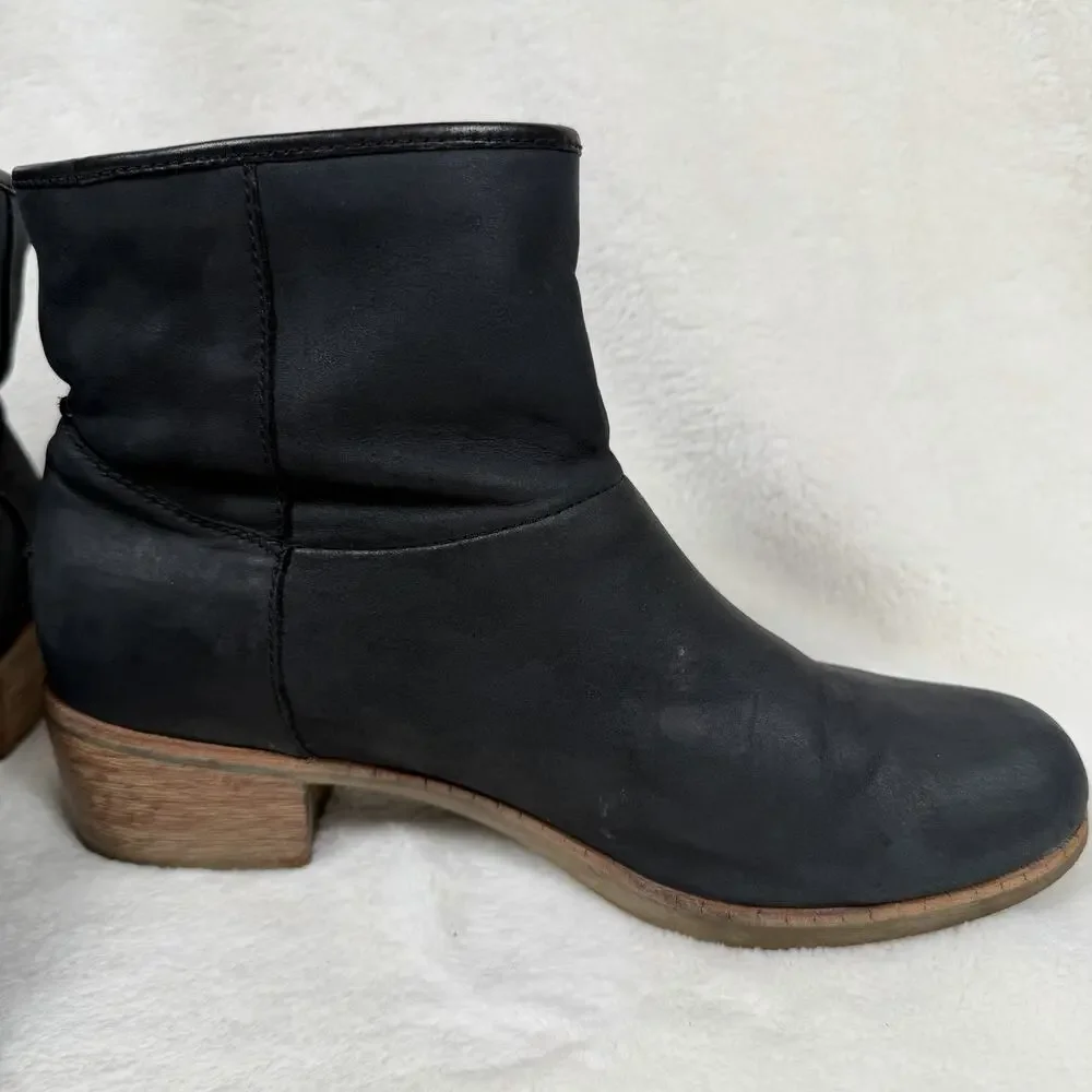UGG Leather Ankle Boots Black Shearling Lined Low Heel Booties Women’s 10